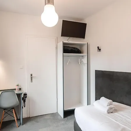 Hotel Des Arts - Centre Cathedrale 2*