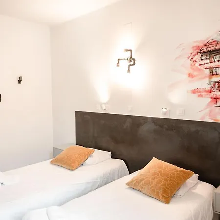 Des Arts Hotel 2*
