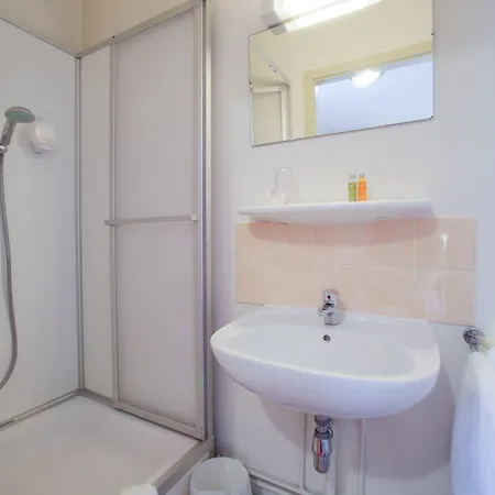 Hotel Des Arts - Centre Cathedrale 2*