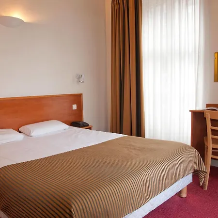 Hotel Des Arts 2*