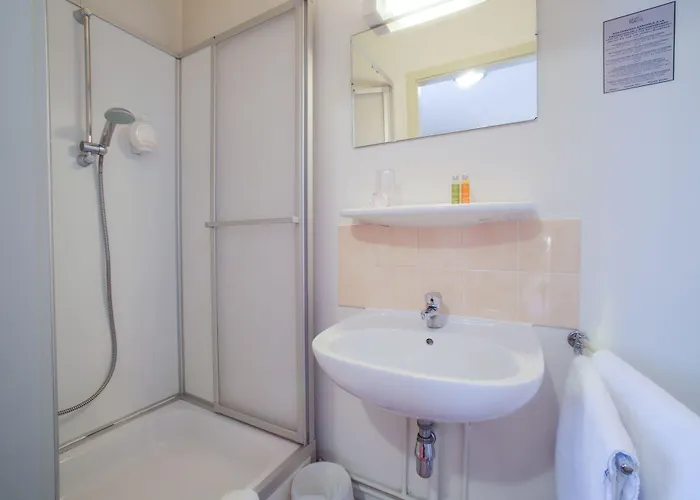 Hotell Des Arts - Centre Cathedrale 2*